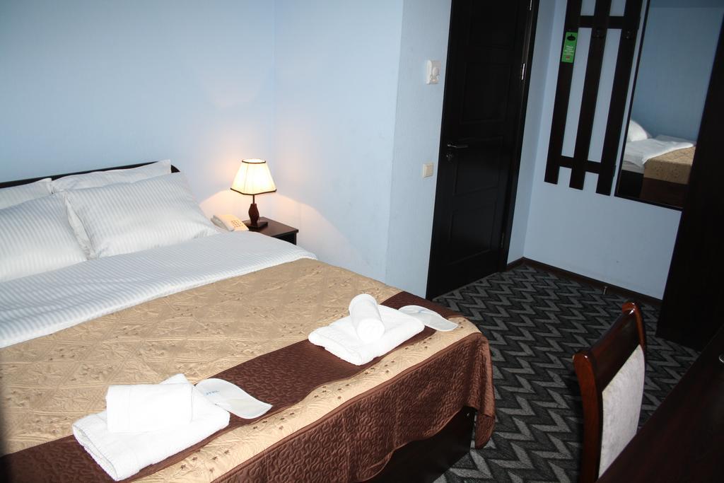 Hotel Royal Georgia Tiflis Habitación foto