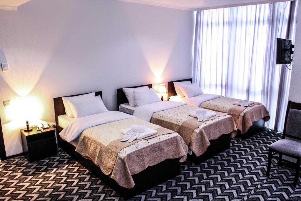 Hotel Royal Georgia Tiflis Habitación foto
